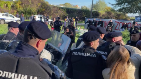 UZNEMIRUJUĆI SNIMAK! Pogledajte kako ekstremisti i lažni ekolozi napadaju policiju koja radi svoj posao na Šodrošu (VIDEO)