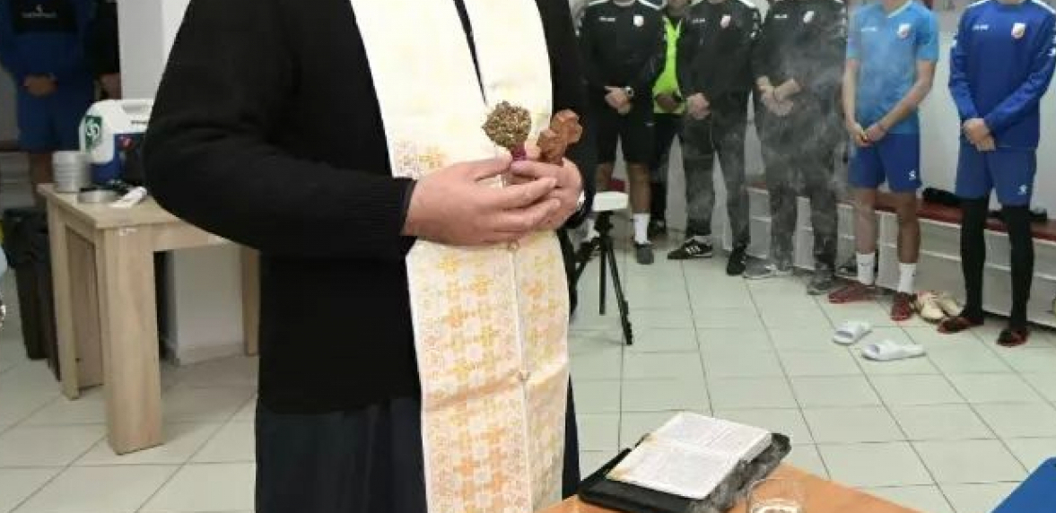 UŽAS U NOVOM SADU! Sveštenika udario nepoznati nasilnik