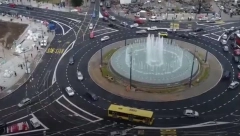 PRAVILA VOŽNJE I KO IMA PREDNOST Da li je dozvoljeno voziti ceo krug spoljnom trakom u kružnom toku?