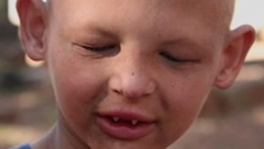 USVOJENOG SINA DRŽALI KAO ROBA Mladić opisao detalje užasa kroz koji je prošao: "Naterali su me da verujem da sam đavo"