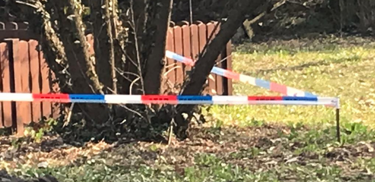 TRI RUČNE BOMBE BAČENE ISPRED PORODIČNE KUĆE U HAJDUKOVU Meštani u strahu, tvrde da su se začuli i pucnji! Prasak odjeknuo do Palića