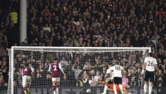 MITROVIĆ SPREMIO OTKAZ DŽERARDU Fulam razbio Aston Vilu