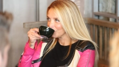 VANESA ŠOKČIĆ JE ŽARILA I PALILA ESTRADOM Njene pesme se i dan danas slušaju a dobila je i interesantan nadimak