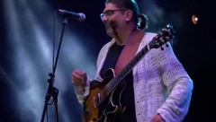 ZAVRŠIO U GIPSU Muzičar Rambo Amadeus zabrinuo sve objavom na mrežama