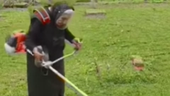 BRAVO CARICE Kada baka (93) počne da kosi, svaki muškarac može samo da se postidi