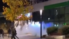 DRAMA U NIŠU Mladići ubacili suzavac u noćni klub, ulaz blokirali stolicama (VIDEO)