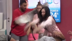 STRAVIČNE SCENE U RIJALITIJU Zadrugarka se zaletela i tanjirom gađala cimera, oko umalo stradalo (FOTO)