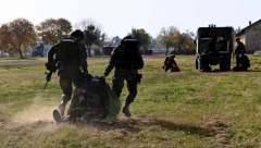 MINISTAR VULIN NA VEŽBI PRIPADNIKA ŽANDARMERIJE Hvala vam što ste čuvali i sačuvali Srbiju!