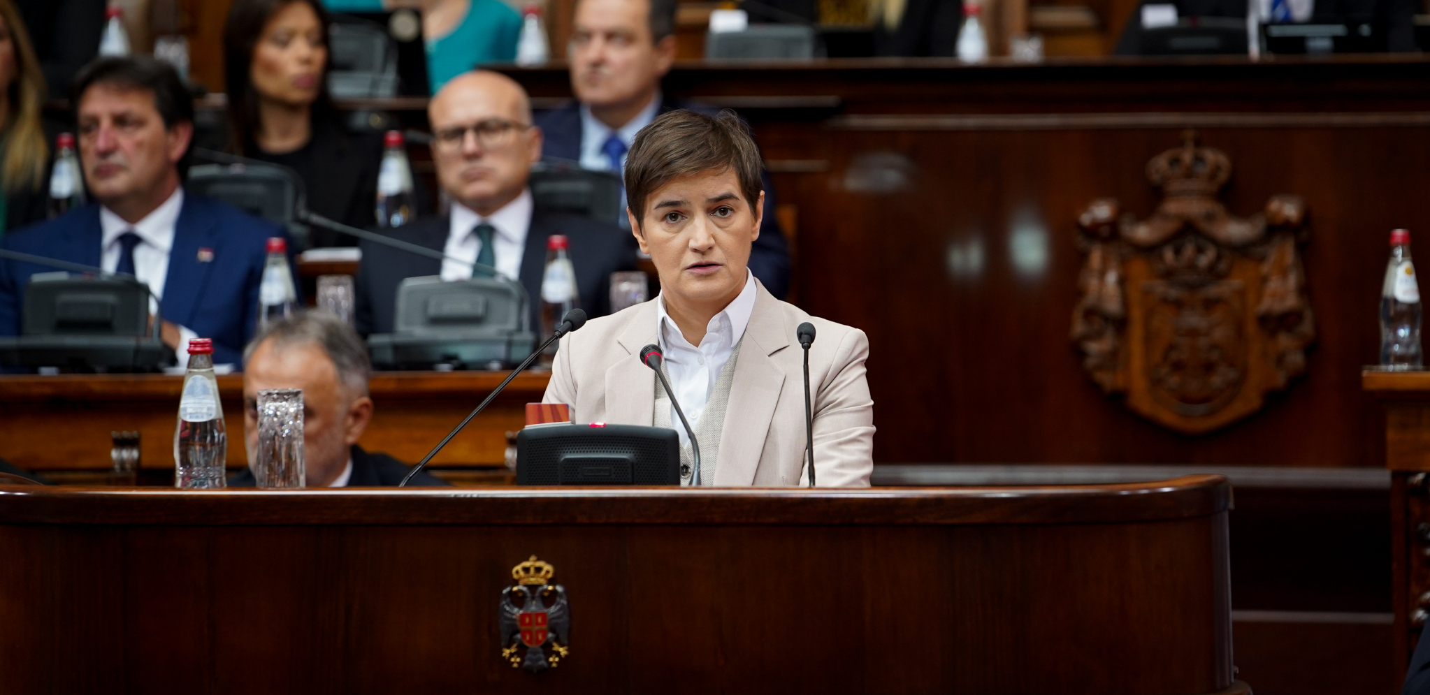 ANA BRNABIĆ RASKRINKALA VESELINOVIĆA U dva laka koraka od “spalićemo Tiranu” do “priznaćemo Kosovo” (VIDEO)