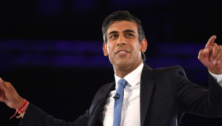 BRITANSKI PREMIJER JEDNOM REČENICOM RAZBESNEO CEO SVET Pričao sa beskućnikom pa izgovorio nešto nezamislivo (VIDEO)