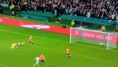 IMAMO PROMAŠAJ GODINE Čoveče, kako si ovo uspeo? Neverovatne scene u Ligi šampiona (VIDEO)