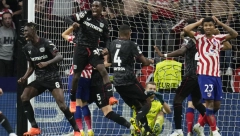 TRILER ZAVRŠNICA KAKVA SE NE PAMTI Sudija svirao kraj, gledao VAR pa dosudio penal, Atletiko promašio i ispao (VIDEO)