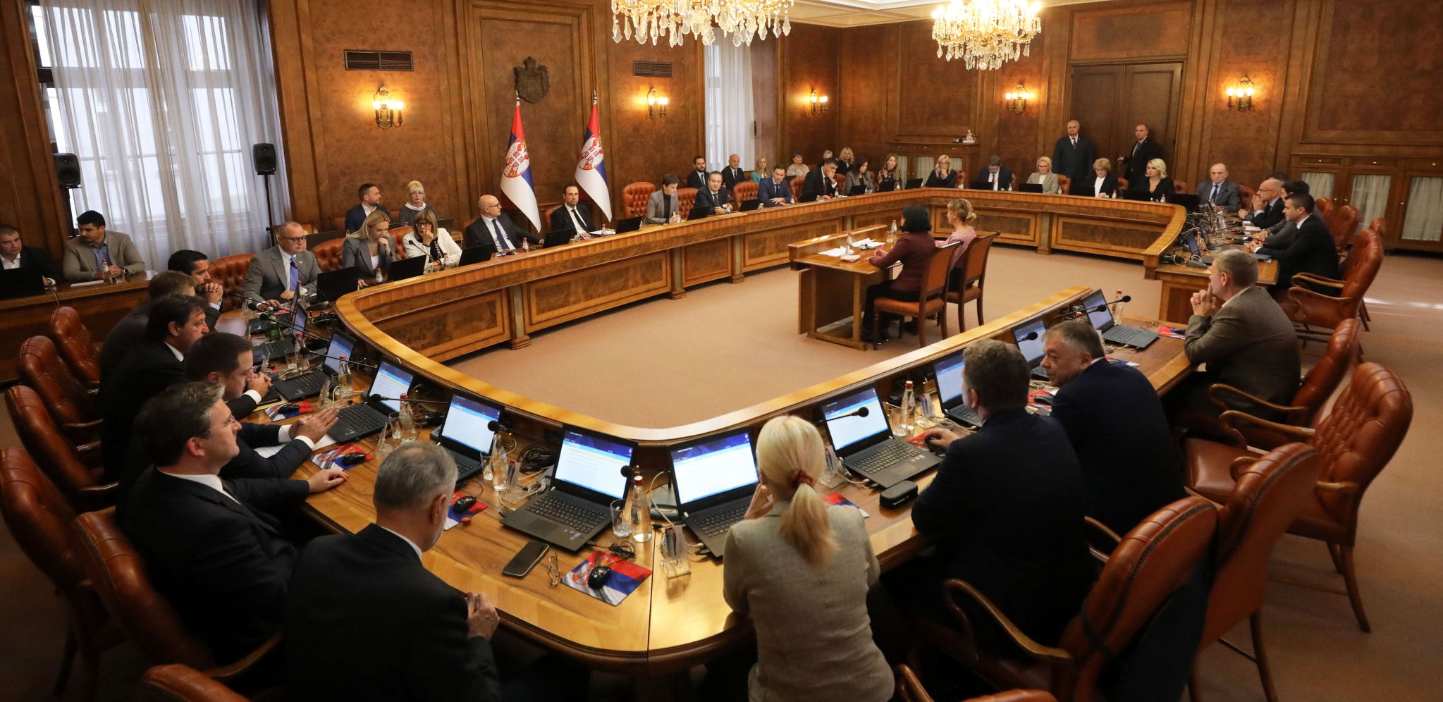 TAČNO U 13 ČASOVA Počela prva sednica nove Vlade Republike Srbije