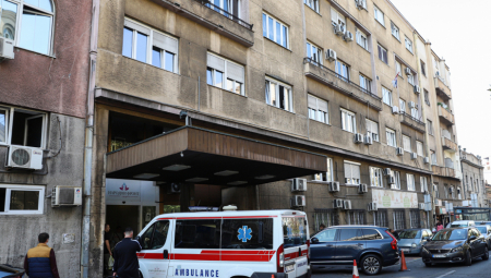 MAJKE I DECA DOBILI KLIME U NARODNOM FRONTU! Brzom reakcijom Vlade Srbije najveće porodilište u Beogradu sada ima najnovije rashladne uređaje (FOTO)