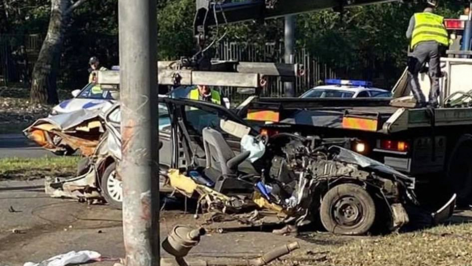 U AUTU SMRTI BILA TROČLANA PORODICA! Očevici o stravičnoj nesreći u Beogradu: "Jeziv prizor kakav nikada nisam video u životu" (FOTO/VIDEO)