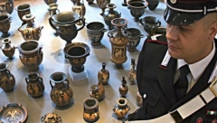 SRPSKA POLICIJA RAZBILA KRIMI-GRUPU U ITALIJI Vaze i dragulje od pre Hrista prodali za više od dva miliona evra! (FOTO)