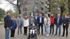 HUMANOST NA DELU Dečaku Matiji uručena elektromotorna kolica (FOTO)