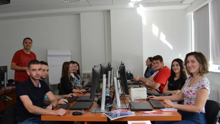 Jesen u bojama novih znanja - jesenja grupa praktikanata PMF-a u m:tel-u