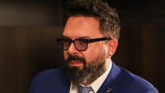 PETAR GRAŠO ZA VIKENDICU DAO 160.000 EVRA Prava idila, pogled na borovu šumu, a on mu je prvi komšija!