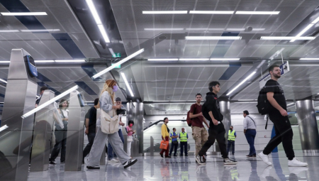 SKRIVENI IZA KAPA I HIRURŠKIH MASKI PELJEŠILI DRAGOCENOSTI OD PUTNIKA Španska policija uhapsila trojicu Srba osumnjičenih za krađu na aerodromu u Valensiji