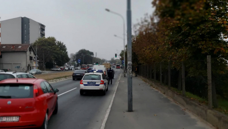 ZBOG UDESA U BEOGRADU STVARAJU SE OGROMNE KOLONE Leva strana automobila zgužvana