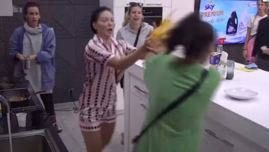 PRODUKCIJA DONELA HITNU ODLUKU Nakon što je fizički nasrnula na Maju, Milica snosi velike posledice