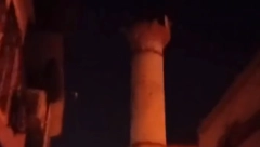 STRAVA I UŽAS U TURSKOJ Minaret sa džamije se tokom zemljotresa srušio na ljude! (VIDEO)
