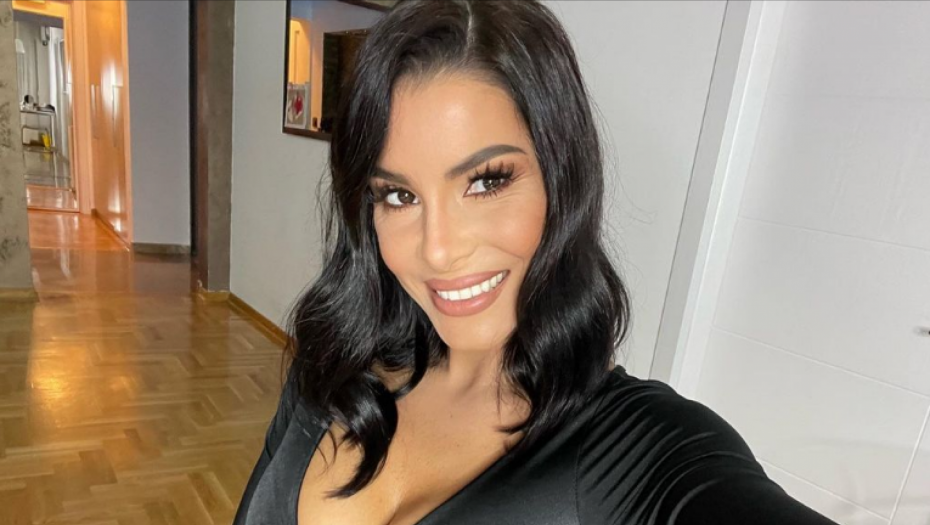 PRIREDILA MU VELIKO IZNENAĐENJE, Mia Borisavljević napravila rođendansku zabavu za supruga, na kojoj se okupila cela estrada (VIDEO)