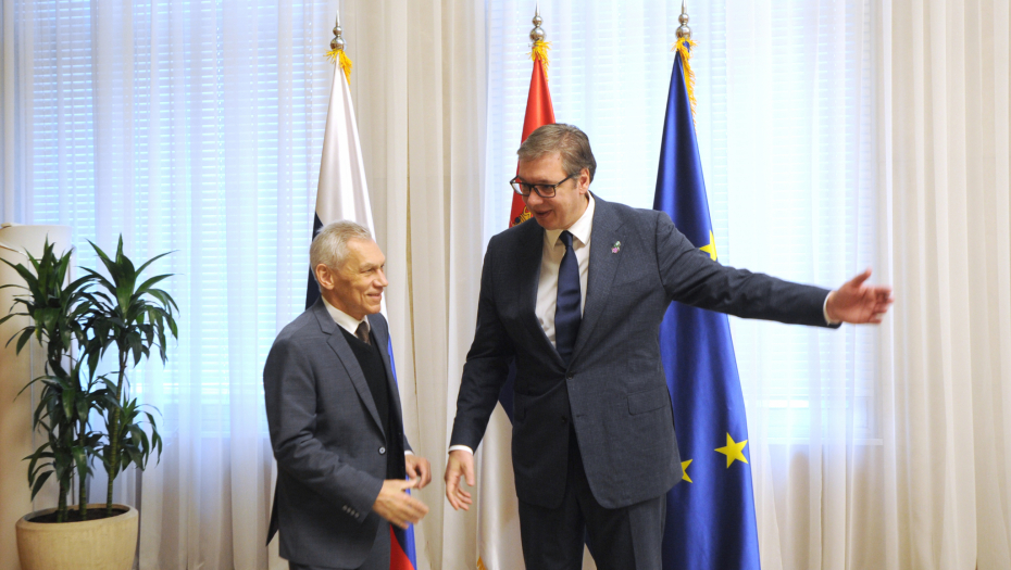 VUČIĆEVA BORBA BEZ PREDAHA Predsednik juče o KiM razgovarao sa ministrima, ambasadorima najmoćnijih zemalja, patrijarhom...