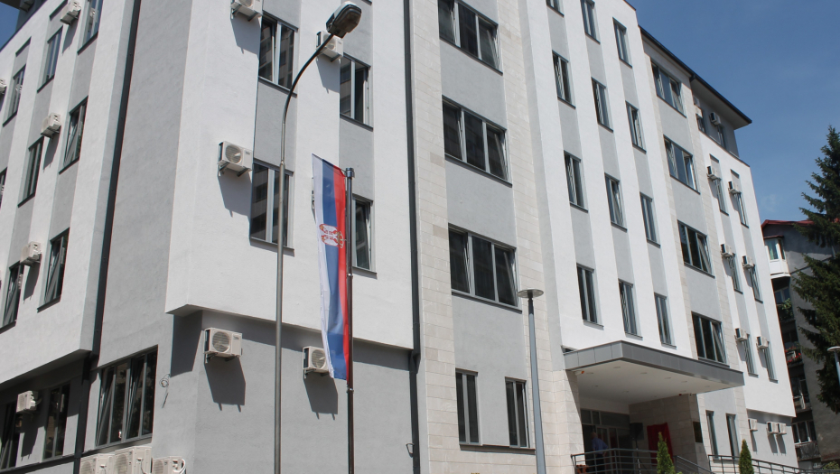 SLUŽBENICI MINISTARSTVA PRAVDE USLOVNA Petoricu osuđenika pustila iz kućnog zatvora!