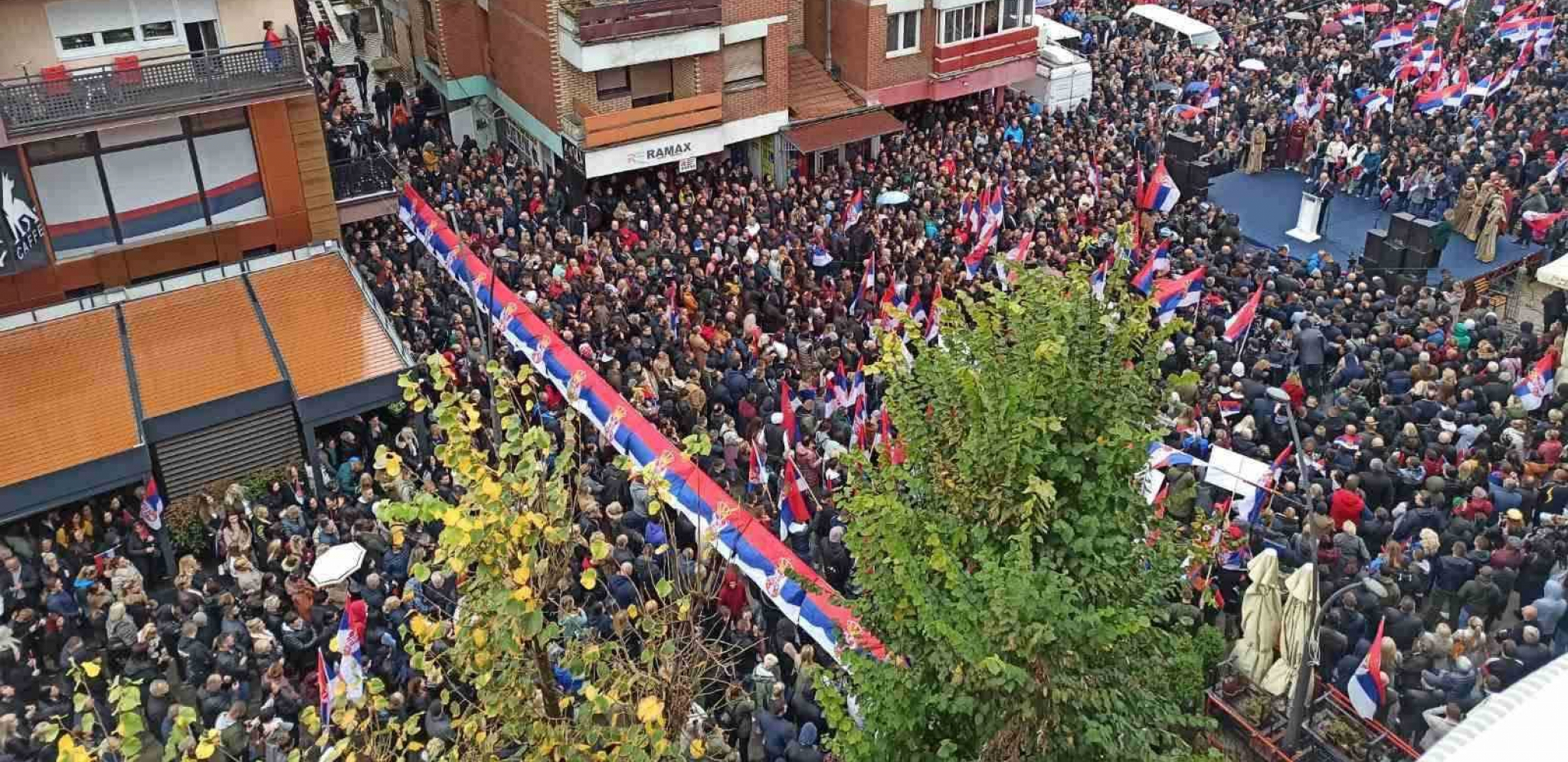 ODLUKA SRBA JE BILA MNOGO TEŠKA Vučić razgovarao celu noć sa Srbima sa KiM