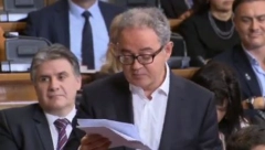 "ŠTO STE DALI PARE ODBOJKAŠICAMA?!? Skandal u Skupštini! Lutovcu krivo što su zlatne devojke Srbije dobile novac od države!