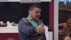 PRIHVATIĆU ŽELJKA KAO SINA Bebica se rasuo na komade kada su mu pomenuli Željka, rekao da neće više imati NN oca