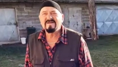 "JA BI SE UDALA ZA TEBE" Šaban (83) venčao se u nedelju, a na proleće stiže beba, a evo ko je mlada