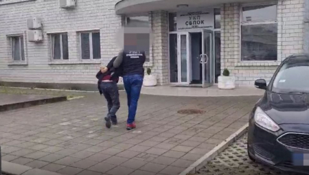 UHAPŠEN PLJAČKAŠ IZ VRBASA Maskiran i naoružan nožem od radnice oteo novac i dva telefona!