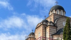 GRAĐANI KOSOVSKE MITROVICE SLAVILI VELIKI PRAZNIK Nije bilo kiše i mraza, a po narodnom verovanju to znači ovo (FOTO)