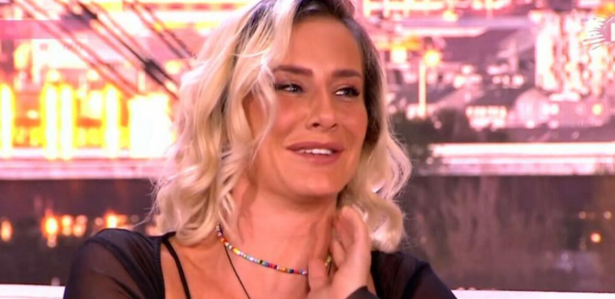 NE SMIRUJE SE Milica Dabović vrelim kadrovima zapalila društvene mreže, RAŠIRILA NOGE I RASKOPČALA JAKNU (VIDEO)