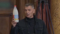 MASNA LAŽ ĆUTE USRED SKUPŠTINE! Tvrdio da litar i po mleka košta 270 dinara, a evo kolike su cene u prodavnicama! (VIDEO)