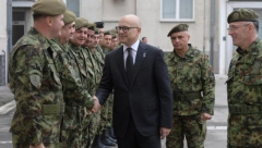 "Mislim da bi trebalo da vratimo vojni rok"