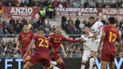 KAKVA LUDNICA U RIMU Matić golčinom sa preko 25 metara "probušio" Vanju i doneo bod Romi u 94. minutu (VIDEO)