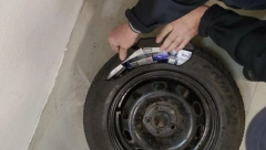 VELIKA ZAPLENA NA GRADINI Šveđanin pokušao da prokrijumčari cigarete i duvan u rezervnom točku!