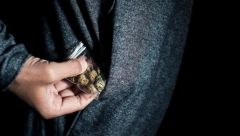 DILER MALOLETNICIMA PRODAVAO DROGU  Dvojci tinejdžera (15) i (17)  više puta   prodao narkotike