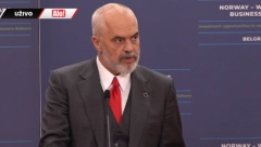 VUČIĆ ODGOVORIO EDIJU RAMI O BARIKADAMA "Uđoše u vladu, a Srbi u Crnoj Gori nemaju pravo leba da se najedu!"