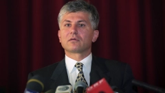 SRAMNO! PRIZIVAJU VUČIĆU ĐINĐIĆEVU SUDBINU Tajkunski mediji u opasnoj kampanji protiv predsednika Srbije