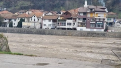 SPREČENA ŠTETA OD IZLIVANJA REKA U NOVOM PAZARU Uklonjeni čepovi u rečnom toku, voda se povukla