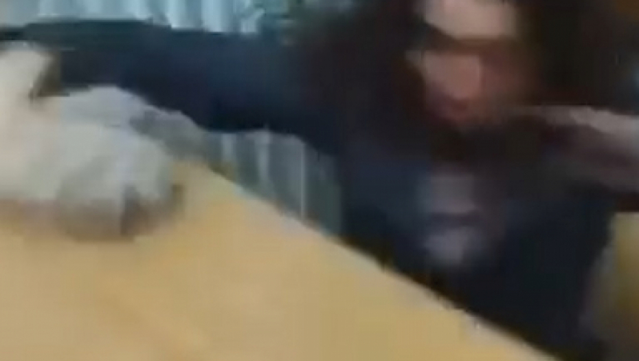 DIRLJIVO! OGLASILA SE PROFESORKA IZ TRSTENIKA Prve reči nakon odluke da učenici koji su joj izmakli stolicu budu strogo kažnjeni
