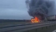TEŠKA NESREĆA U KOVILJU Šleperi u plamenu, strahuje se da ima poginulih (VIDEO)