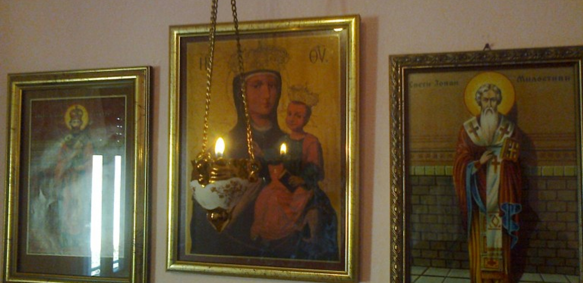 HRVATSKA SE TRESE, A IKONE MIRUJU Neverovatan snimak zemljotresa, sve se pomerilo, a svetinje ostale netaknute (VIDEO)