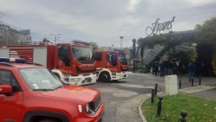 JOŠ UVEK IDE DIM IZ BEOGRADSKOG RESTORANA Ovo je uzrok požara na autokomandi (VIDEO)