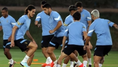VARNICE PRED MEČ URUGVAJ - GANA Suarez se prisetio antologijske utakmice i "pecnuo" rivala